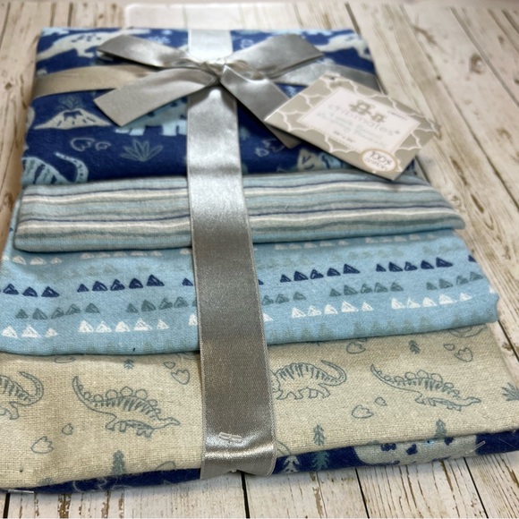 100% COTTON 4 PACK RECEIVING BLANKETS( DINOSAURS ,STRIPES, TRIANGLES) - Picture 8 of 8